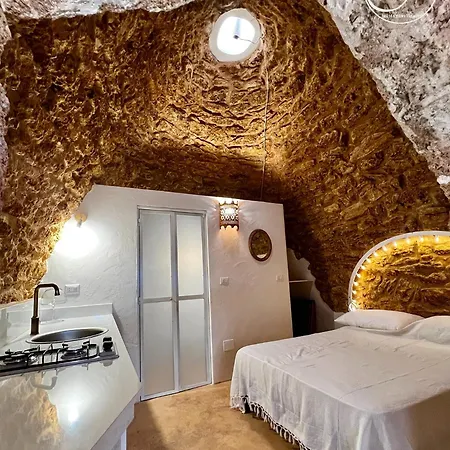 Caratteristico Trullo Salentino Con Piscina Panzió